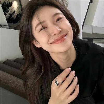 星光落在她身上